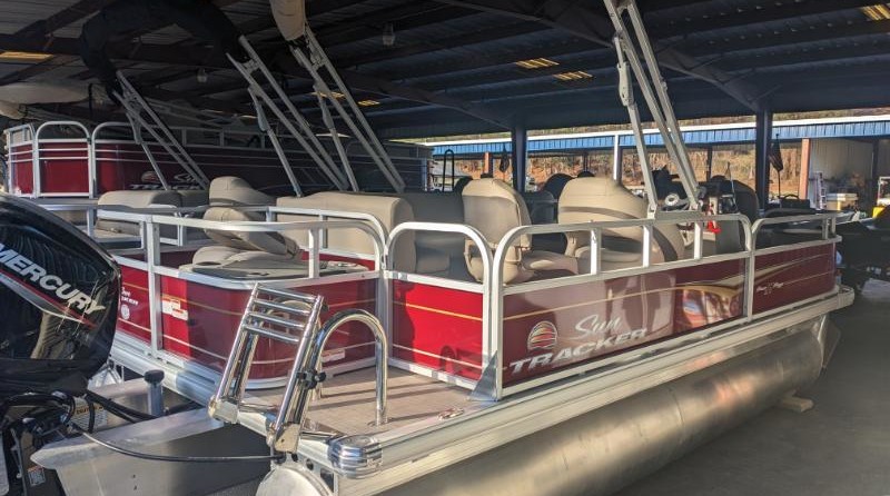 Sun Tracker Bass Buggy 18 DLX