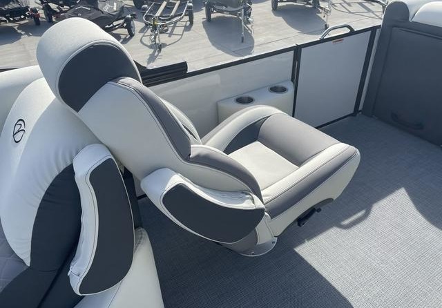 60 x 16 tri-toon passenger vessel