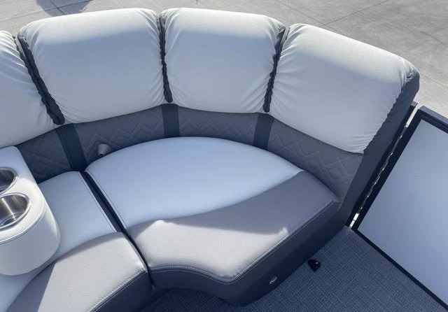 60 x 16 tri-toon passenger vessel