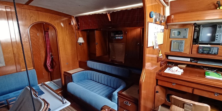 Amel Super Maramu 2000