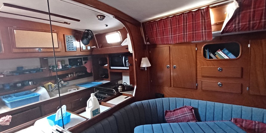 Amel Super Maramu 2000