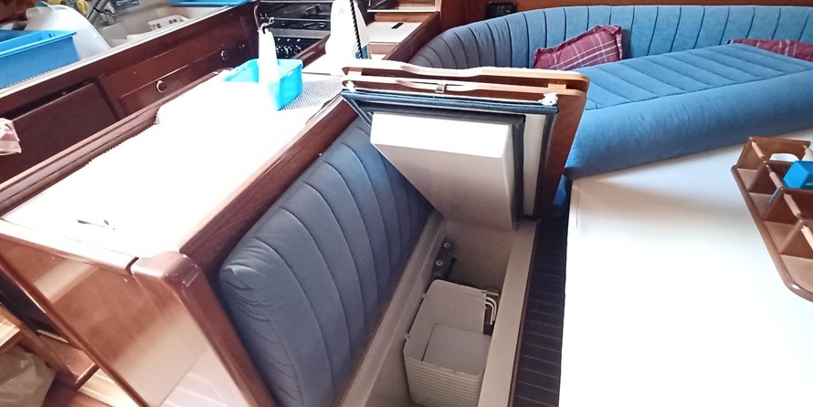 Amel Super Maramu 2000