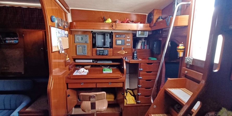 Amel Super Maramu 2000