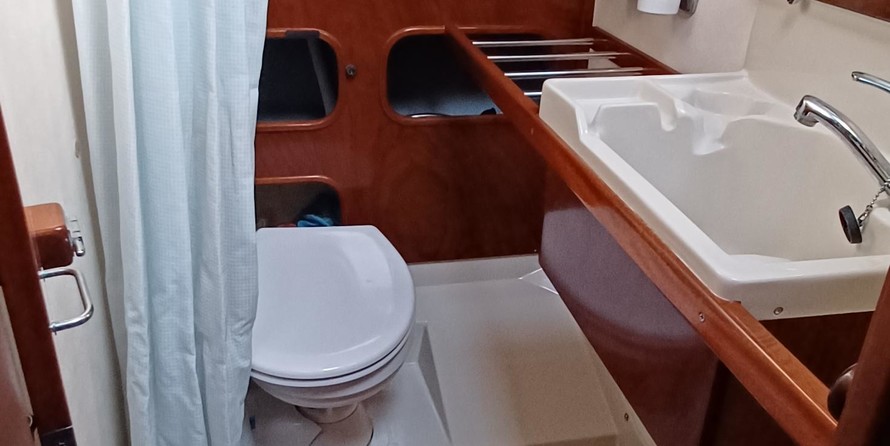 Amel Super Maramu 2000