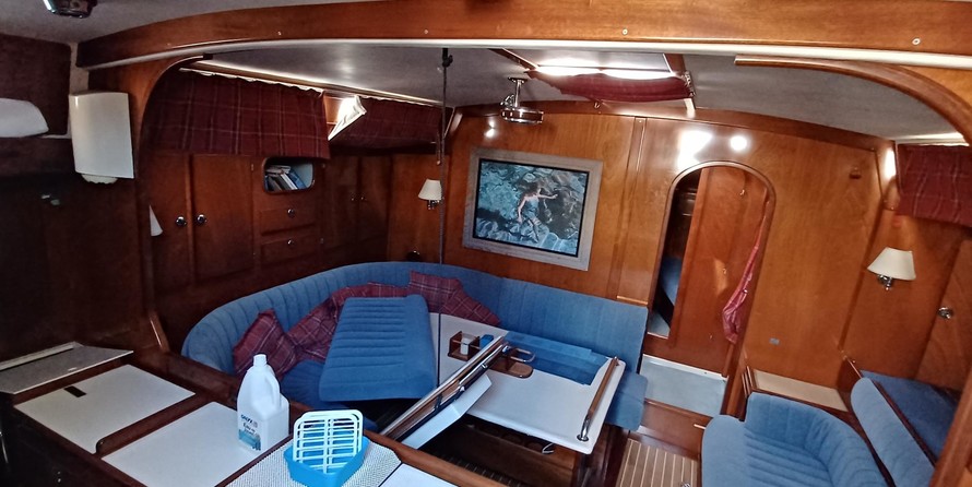 Amel Super Maramu 2000