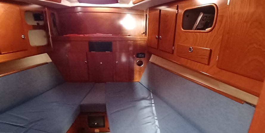 Amel Super Maramu 2000