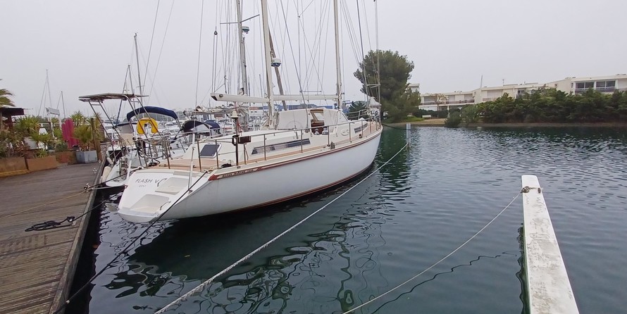 Amel Super Maramu 2000