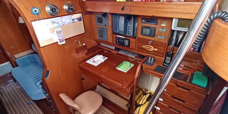 Amel Super Maramu 2000