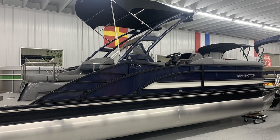 Bennington 25 RSBA Deluxe Folding Open Sport Arch