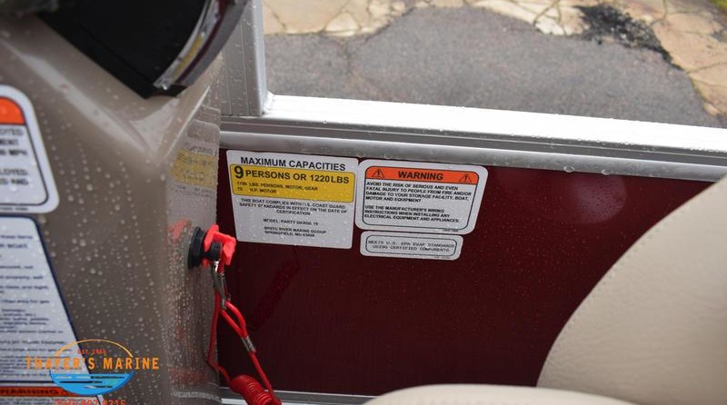 Sun Tracker Party Barge 18 DLX