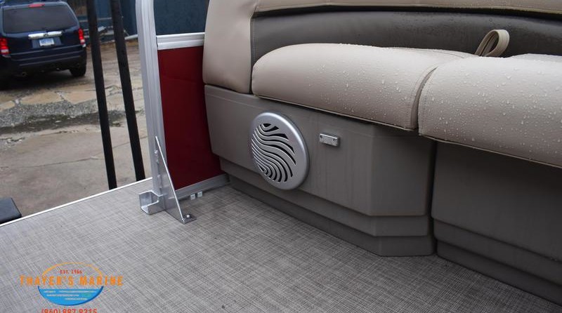 Sun Tracker Party Barge 18 DLX