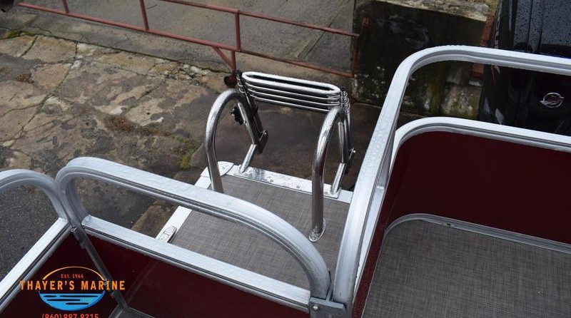 Sun Tracker Party Barge 18 DLX