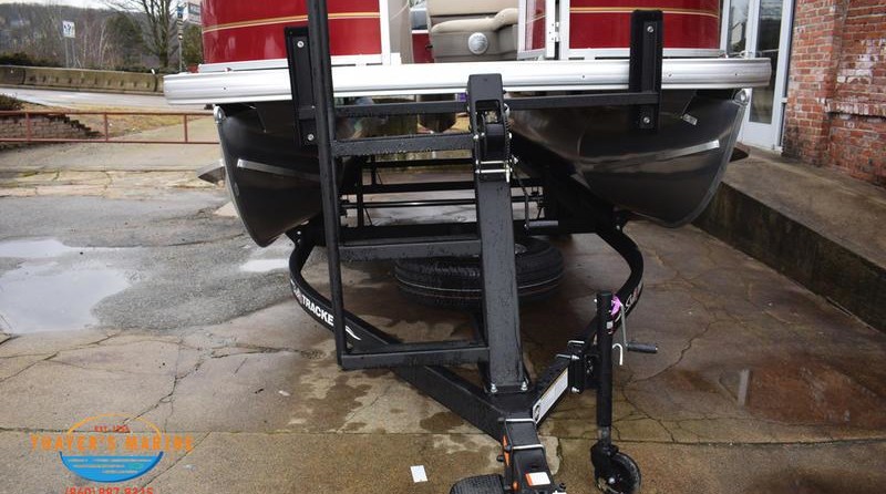 Sun Tracker Party Barge 18 DLX