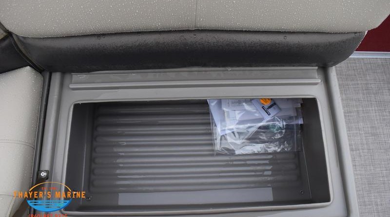 Sun Tracker Party Barge 18 DLX