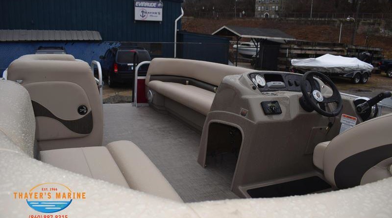 Sun Tracker Party Barge 18 DLX