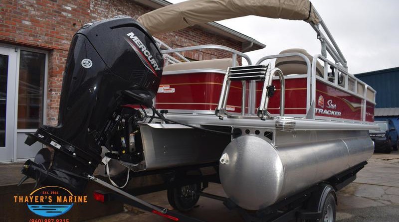 Sun Tracker Party Barge 18 DLX