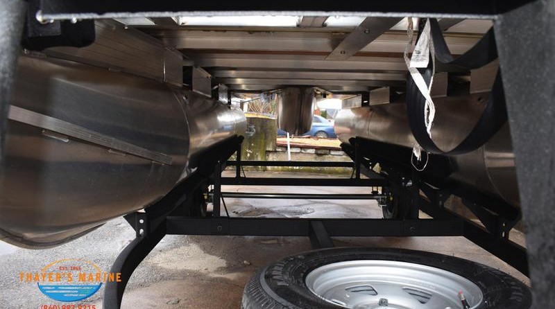 Sun Tracker Party Barge 18 DLX