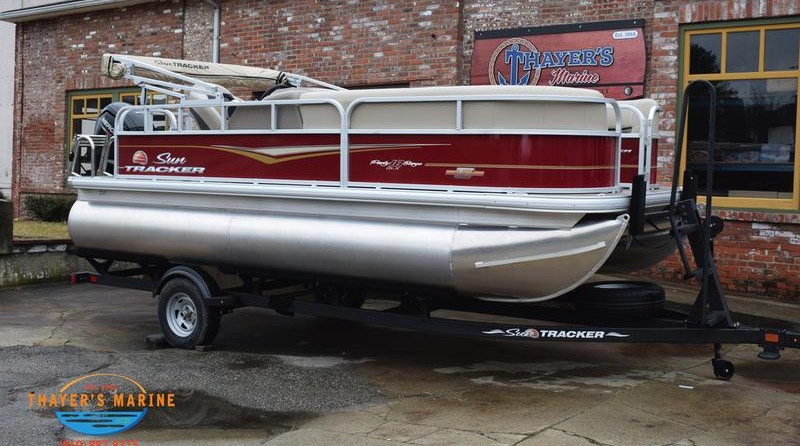 Sun Tracker Party Barge 18 DLX