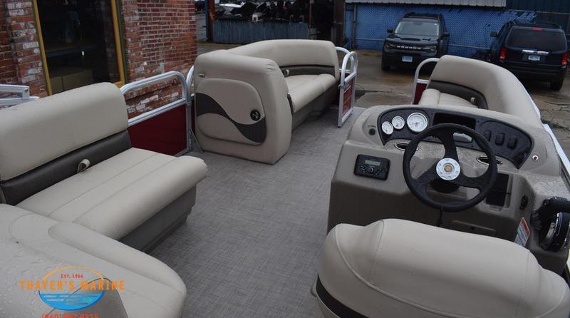 Sun Tracker Party Barge 18 DLX