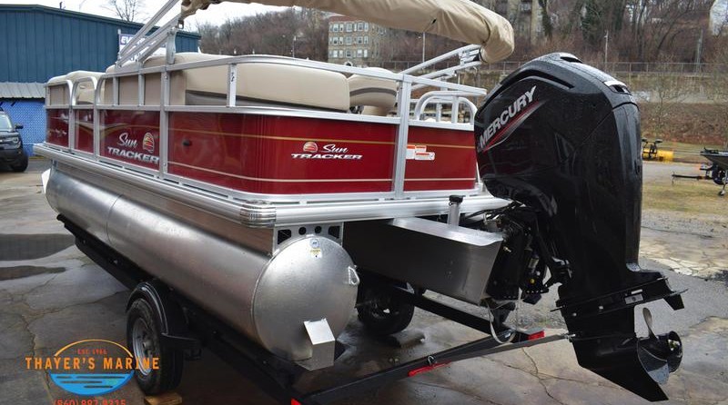 Sun Tracker Party Barge 18 DLX