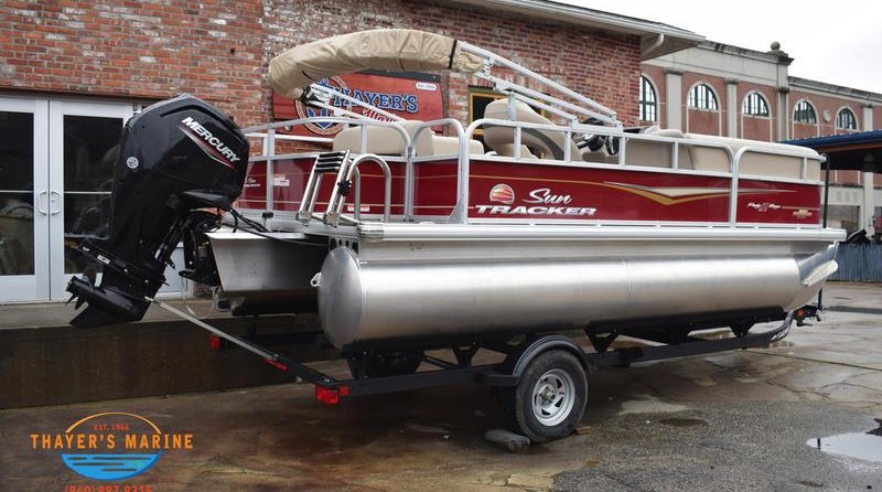 Sun Tracker Party Barge 18 DLX