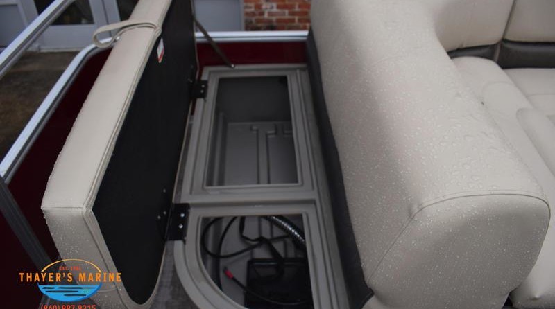 Sun Tracker Party Barge 18 DLX