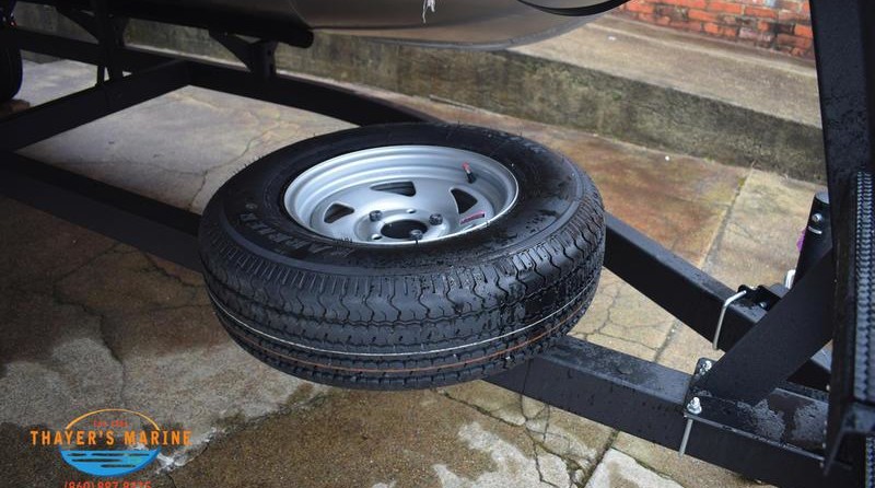 Sun Tracker Party Barge 18 DLX