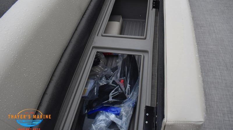 Sun Tracker Party Barge 18 DLX