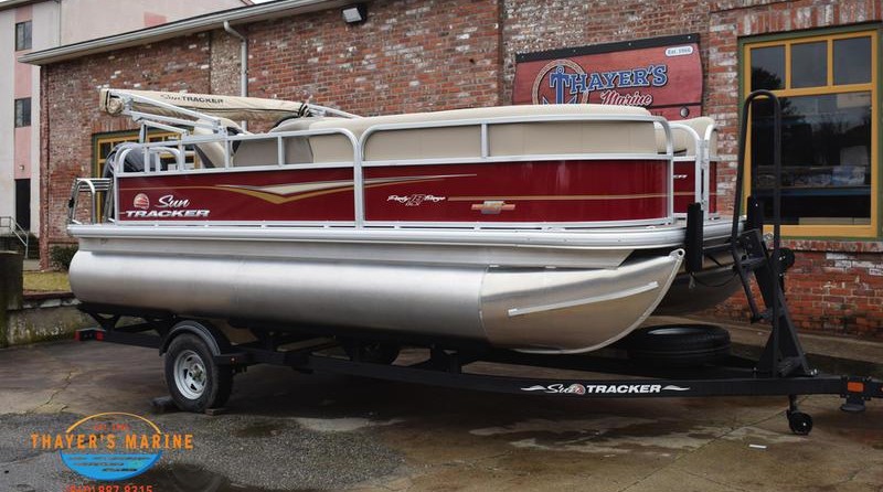 Sun Tracker Party Barge 18 DLX