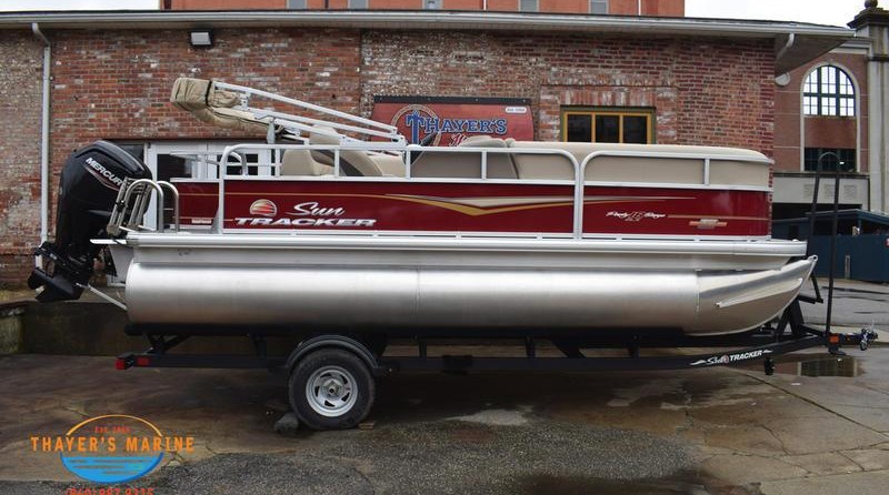 Sun Tracker Party Barge 18 DLX