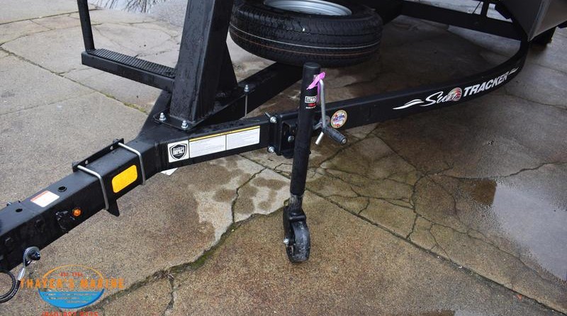 Sun Tracker Party Barge 18 DLX