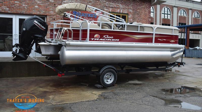 Sun Tracker Party Barge 18 DLX