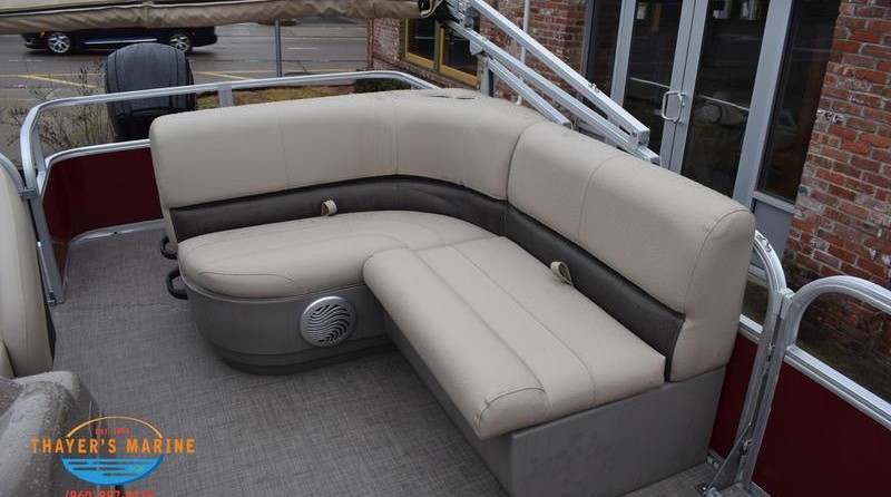 Sun Tracker Party Barge 18 DLX