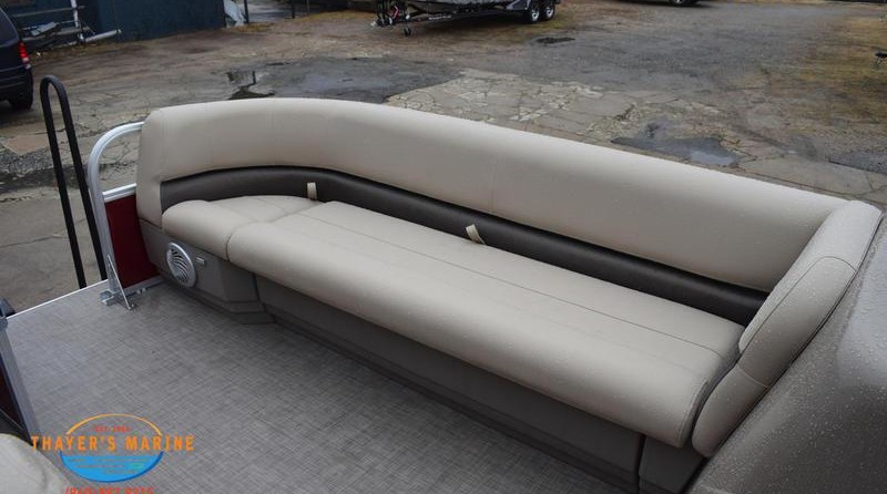 Sun Tracker Party Barge 18 DLX