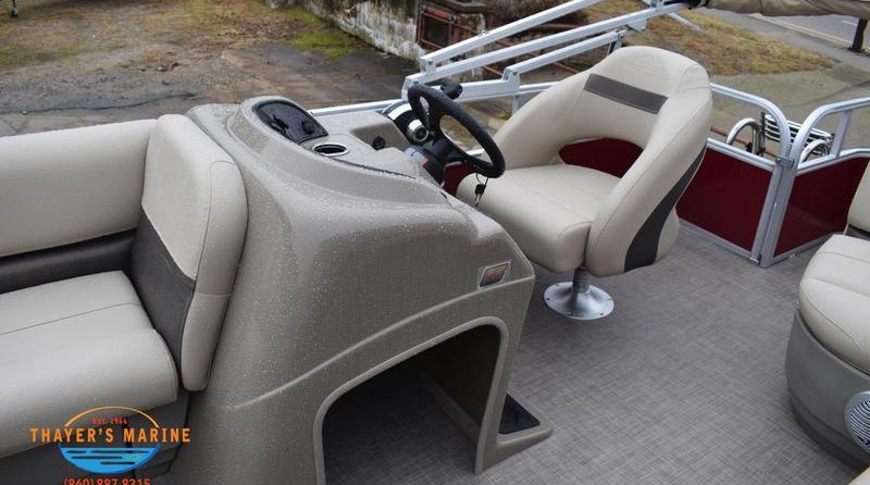 Sun Tracker Party Barge 18 DLX