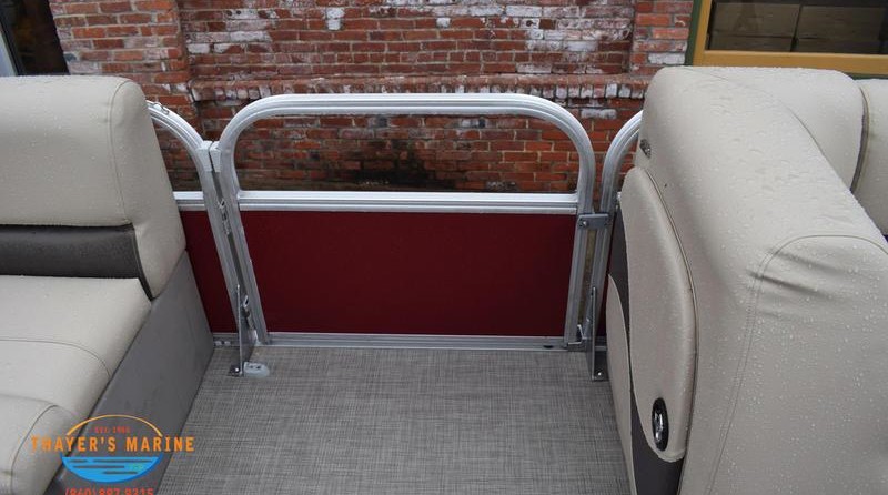 Sun Tracker Party Barge 18 DLX