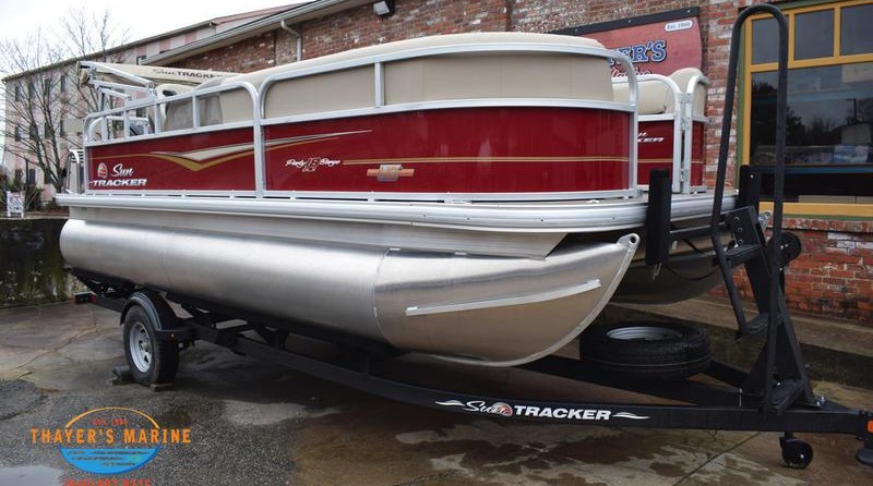 Sun Tracker Party Barge 18 DLX
