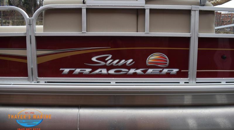 Sun Tracker Party Barge 18 DLX