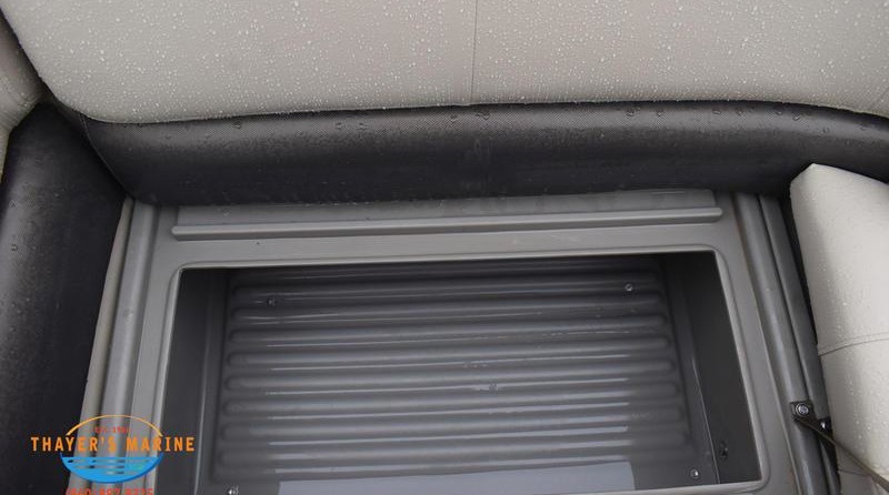 Sun Tracker Party Barge 18 DLX