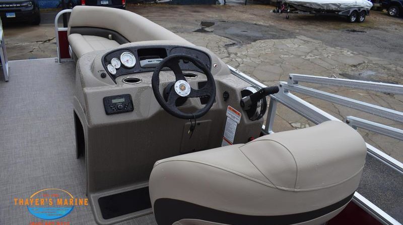Sun Tracker Party Barge 18 DLX