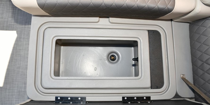 Sun Tracker Fishin Barge 20 DLX