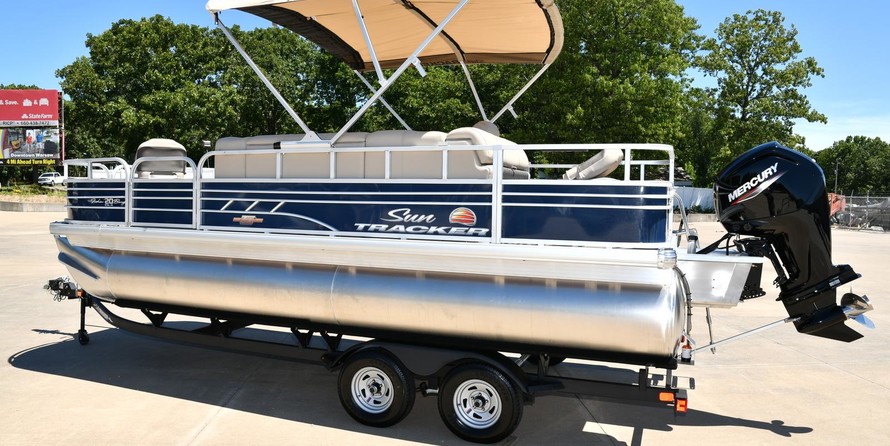 Sun Tracker Fishin Barge 20 DLX