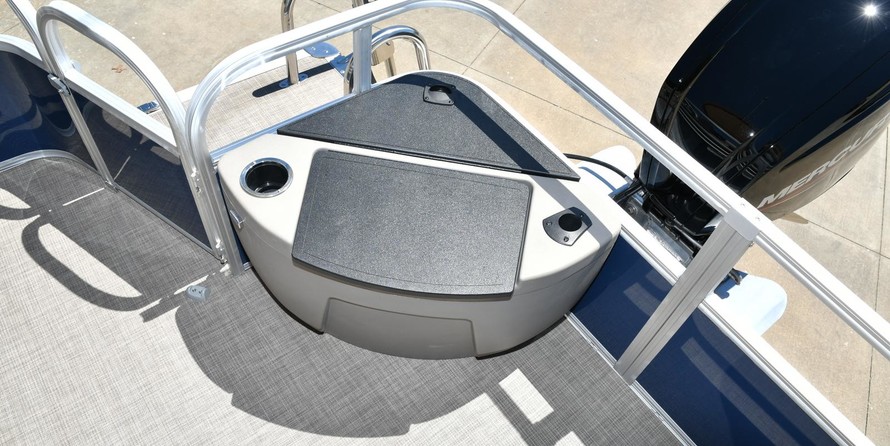 Sun Tracker Fishin Barge 20 DLX