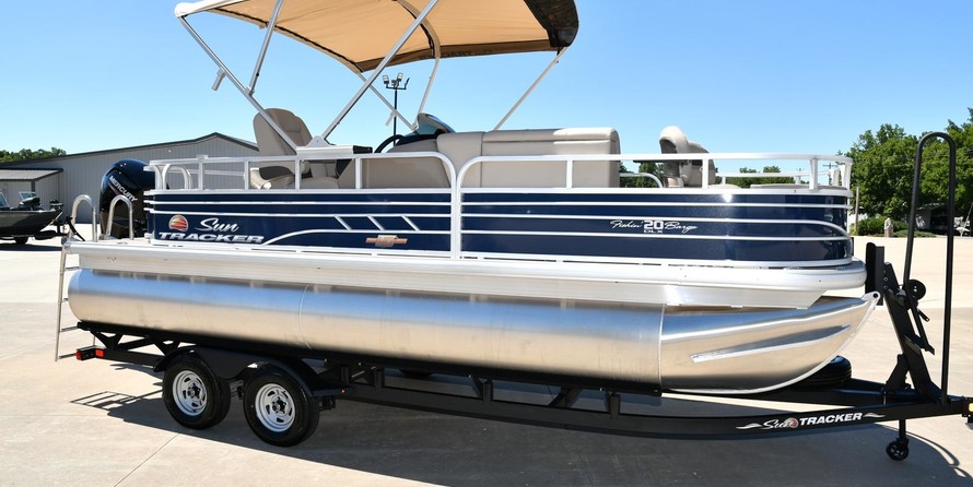 Sun Tracker Fishin Barge 20 DLX