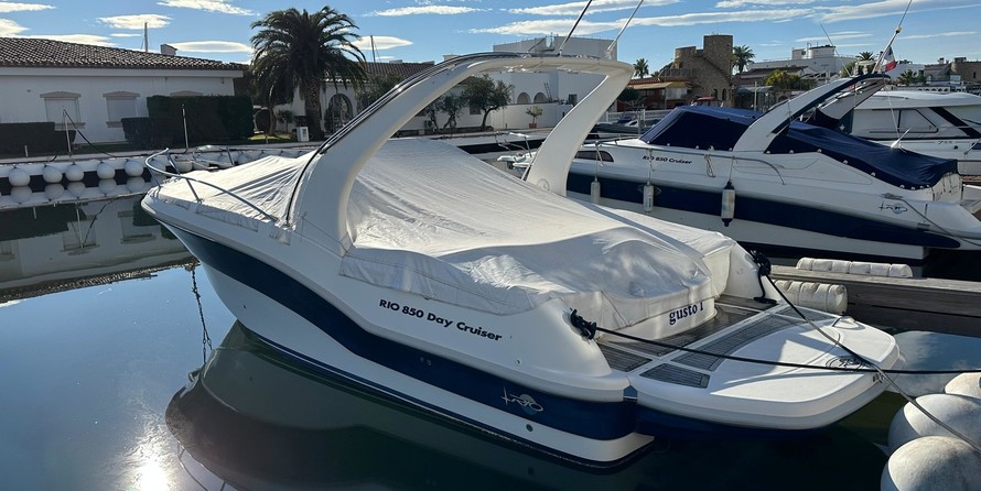 Rio 850 day cruiser