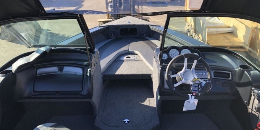 Lund Boats 1875 Crossover XS