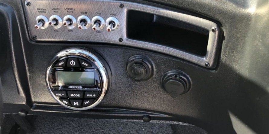 Lund Boats 1875 Crossover XS