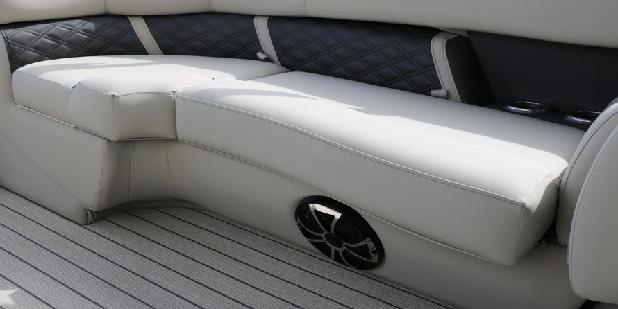 60 x 16 tri-toon passenger vessel