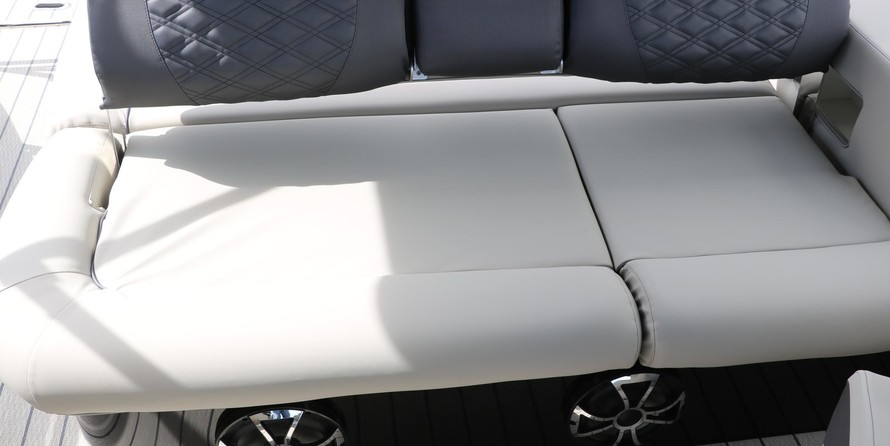 60 x 16 tri-toon passenger vessel