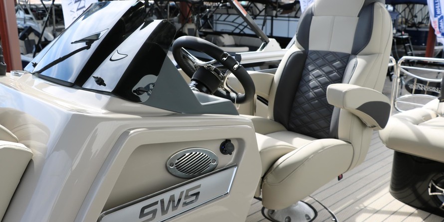 60 x 16 tri-toon passenger vessel